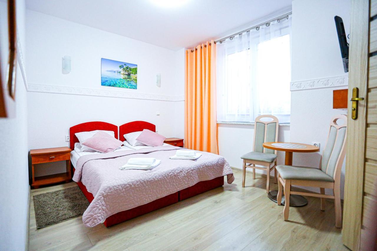 Villa Roza Pokoje & Apartamenty Łeba Dış mekan fotoğraf